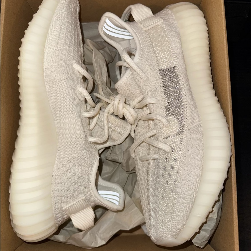 Cream Yeezy Boost 350 V2 Sneakers
